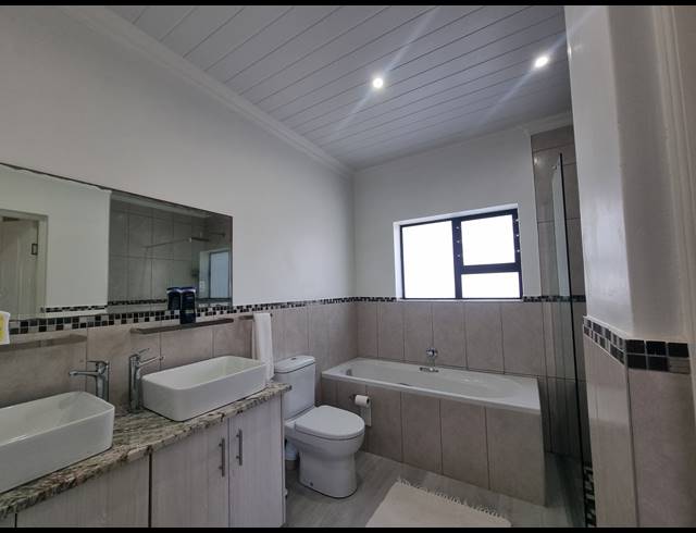 4 BEDROOM HOUSE FOR SALE IN DANA BAY